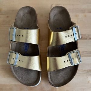 Gold Leather Birkenstock Arizona Sandal ~ US size 7.5 ~ Euro Size 38